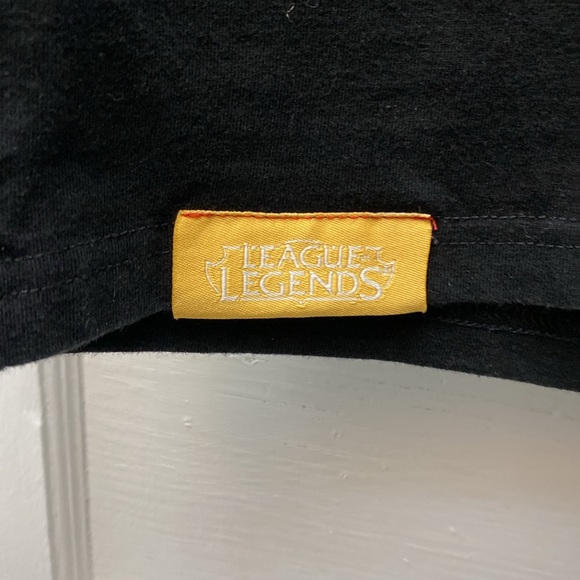 League of Legends Official Black and Yellow Collegiate Jersey Shirt - Picture 7 of 7